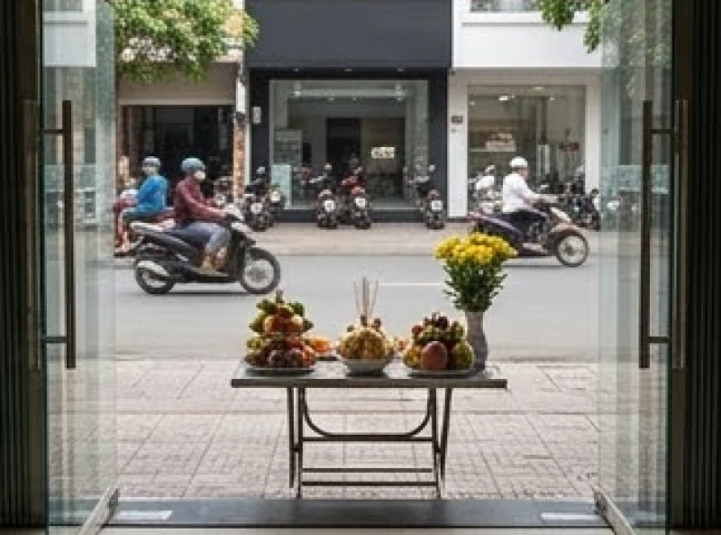 Văn khấn tất niên tại cửa hàng: Bài cúng chuẩn chiêu tài lộc 3 Vị trí đặt mâm cúng Thổ Công được hướng thẳng ra đường lớn sát với mép cửa chính của cơ sở kinh doanh