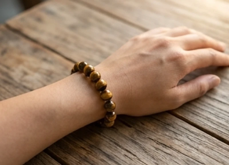 Chỉ tay chữ M tay trái nữ: Ý nghĩa vận mệnh & cách hóa giải 9 Vòng tay đá Mắt hổ hỗ trợ tĩnh tâm và hóa giải những đứt gãy của đường chỉ tay chữ M tay trái nữ mờ nhạt