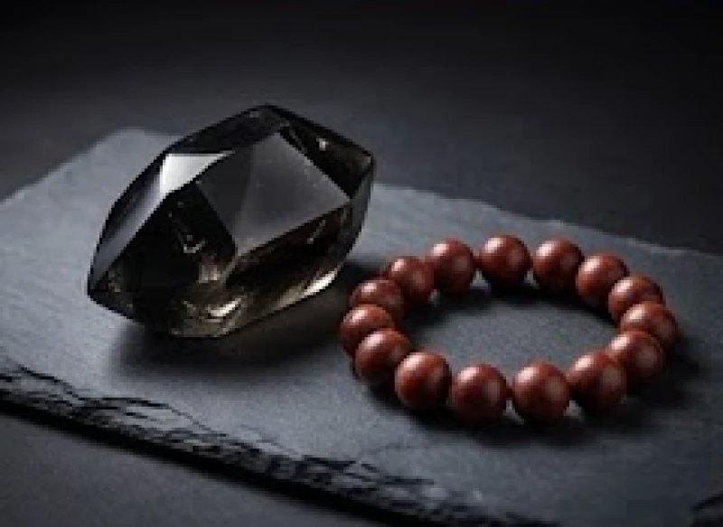 Chuỗi hạt gỗ sưa và đá thạch anh đen nguyên khối mang năng lượng bảo vệ gia chủ