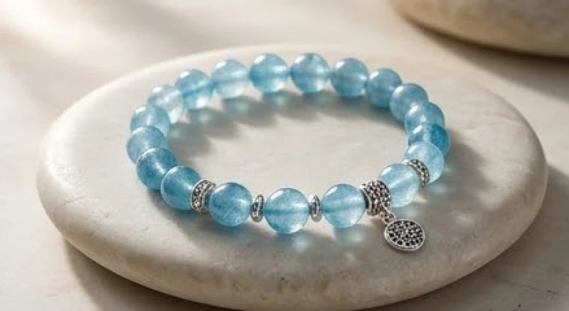 Chuỗi vòng tay đá Aquamarine xanh biếc tuyệt đẹp kết hợp cùng phụ kiện bạc nguyên khối thanh lịch