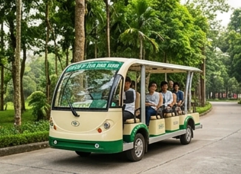 Văn khấn tại Đền Hùng: Bài khấn từng đền và lộ trình dâng hương 4 Chuyến xe điện nội khu chở du khách lướt qua những hàng cây xanh mát tiến về bãi đỗ chân núi