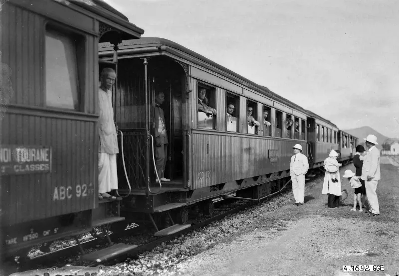 Xe lửa ở ga Đồng Hới, Quảng Bình, khoảng năm 1920-1929. Nguồn: Flickr manhai