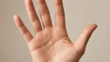 Bàn tay mở rộng để xem tướng ngón út dự đoán tính cách và tài vận