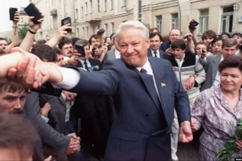 Yeltsin đi bỏ phiếu